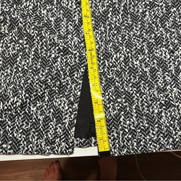 Express Womens Size 12 Black & White Abstract Print Back Zip Straight Skirt EUC - Picture 12 of 13
